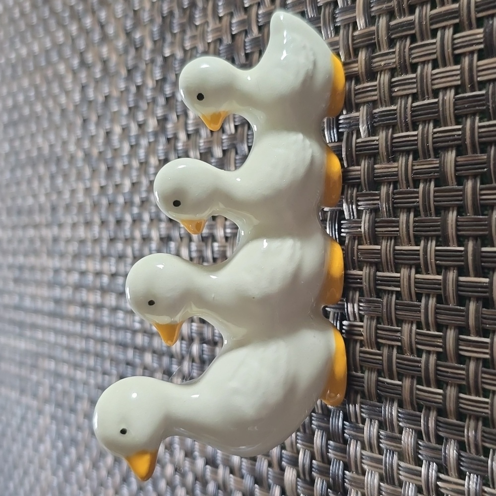 Vintage Porcelain Duck Family Brooch/Pin